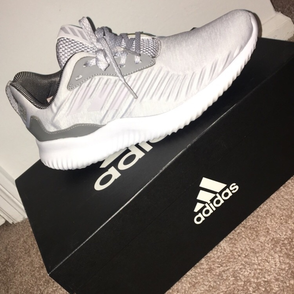 Women’s size 9. New